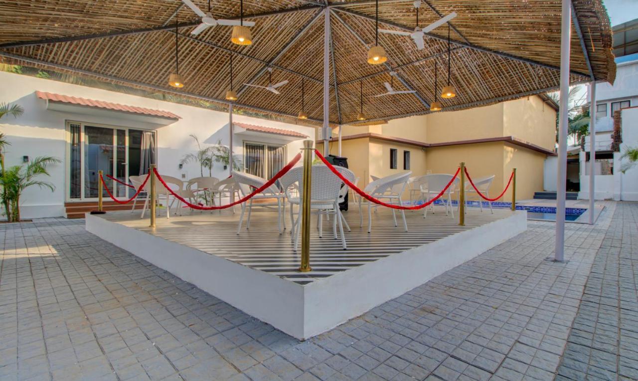 Treebo Code Red Hotel Morjim Exterior photo