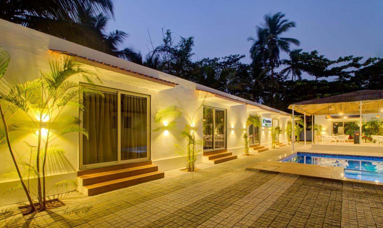 Treebo Code Red Hotel Morjim Exterior photo